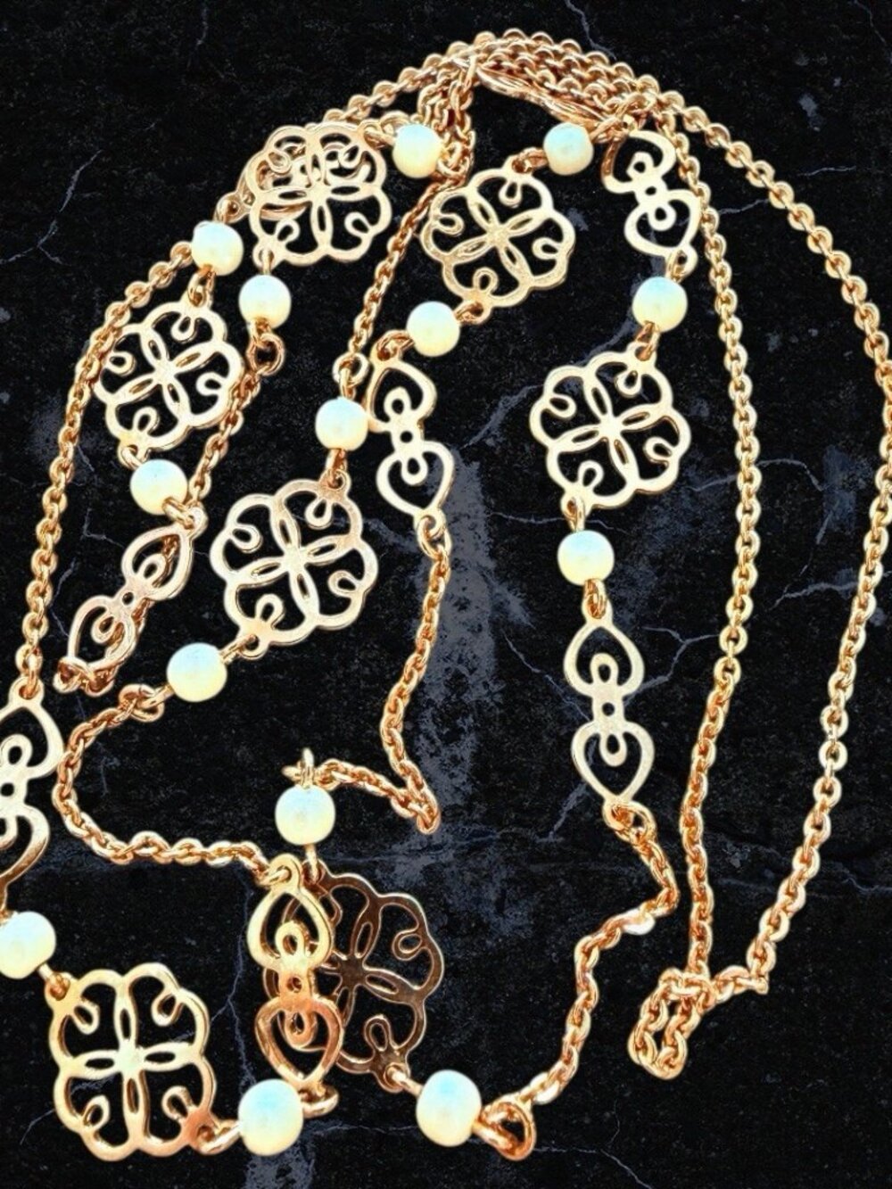 Vintage Avon Shiny Gold Tone Long Chain Necklace Clover Shapes & Pearls 32”